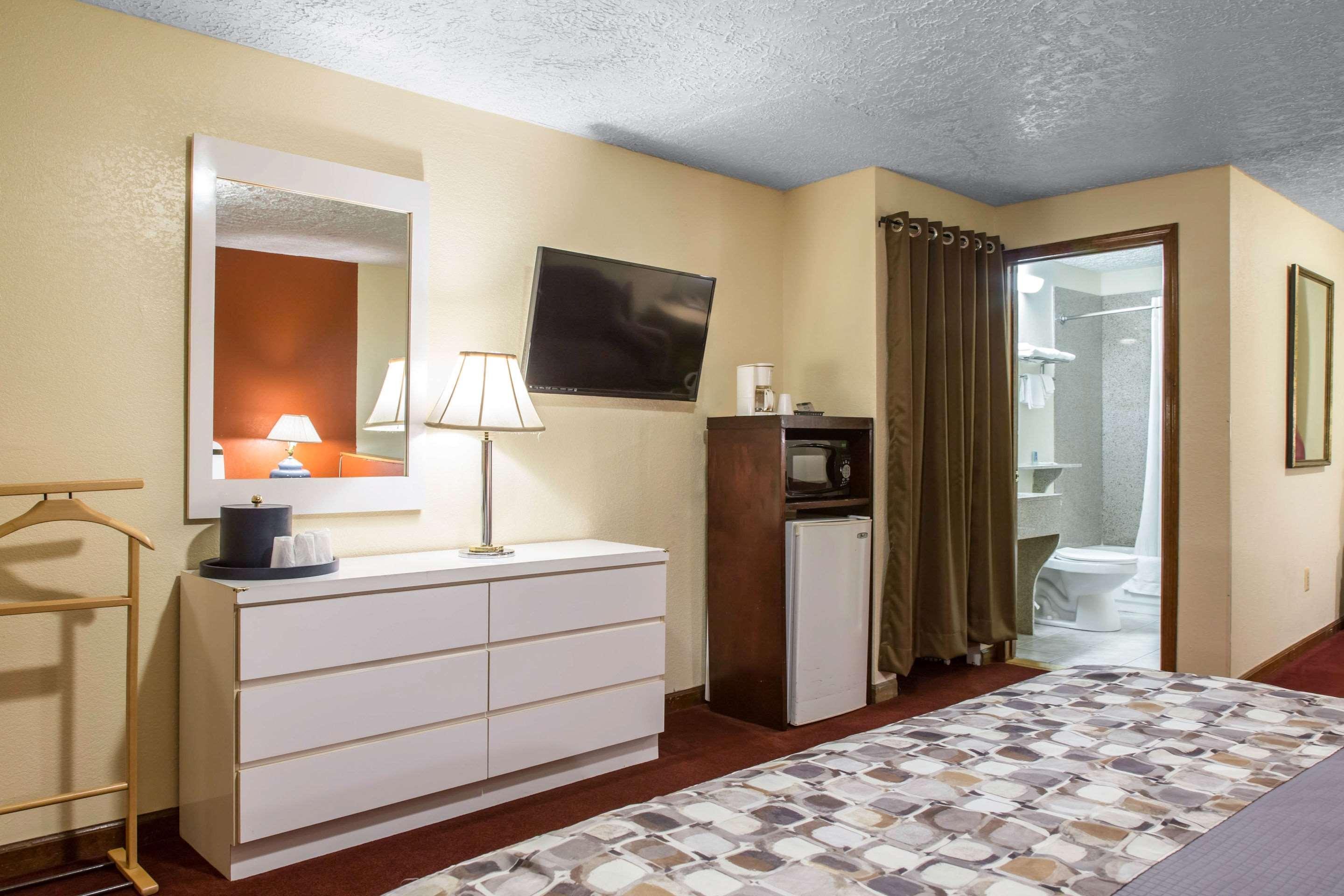 Rodeway Inn & Suites Branford - Guilford Екстер'єр фото