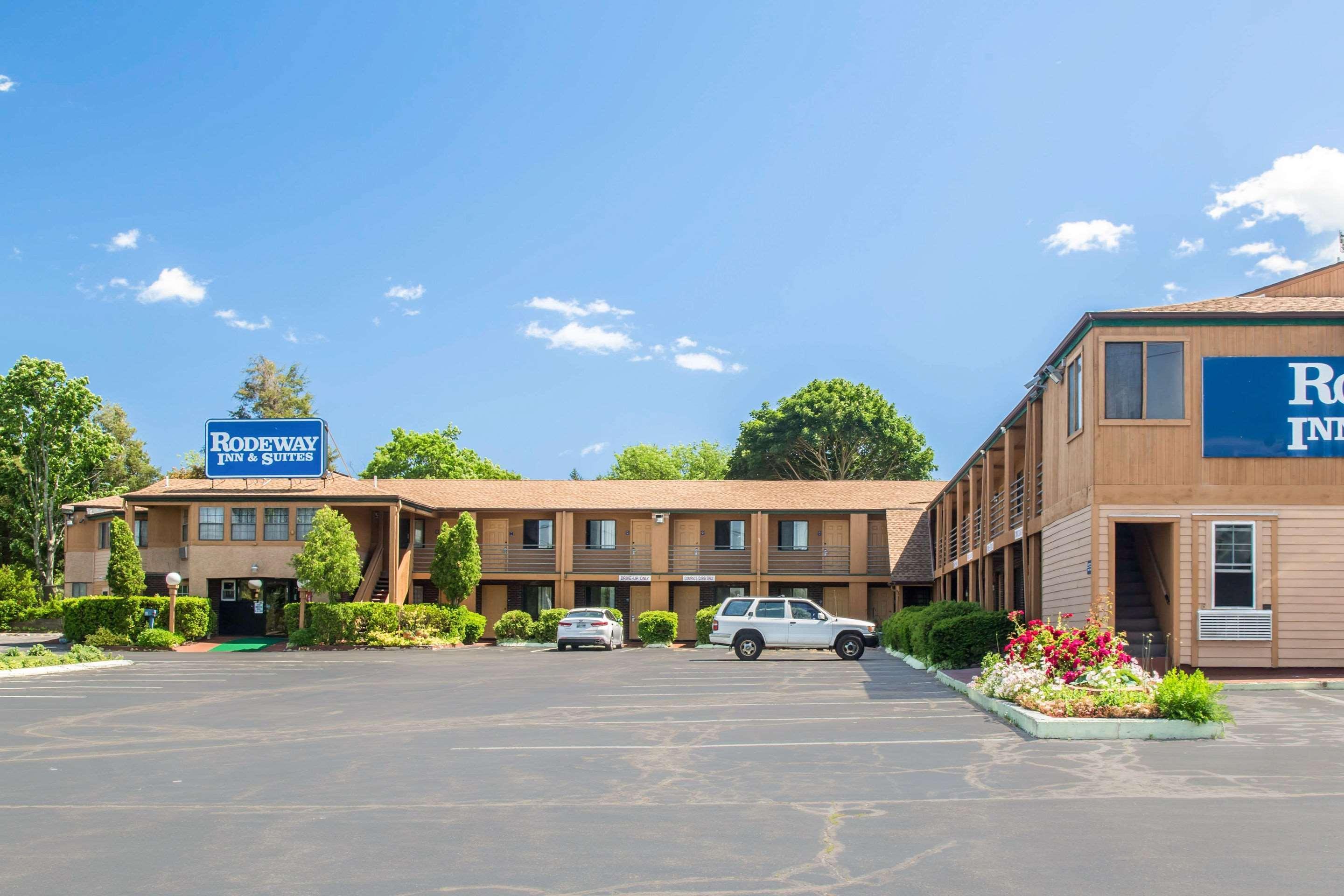 Rodeway Inn & Suites Branford - Guilford Екстер'єр фото