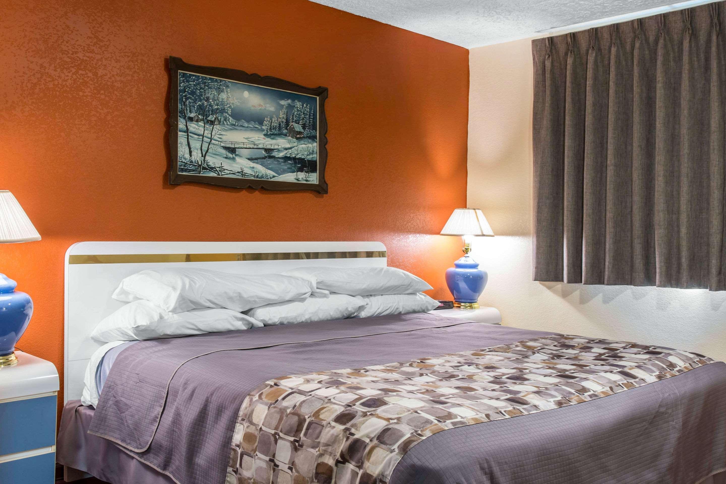 Rodeway Inn & Suites Branford - Guilford Екстер'єр фото