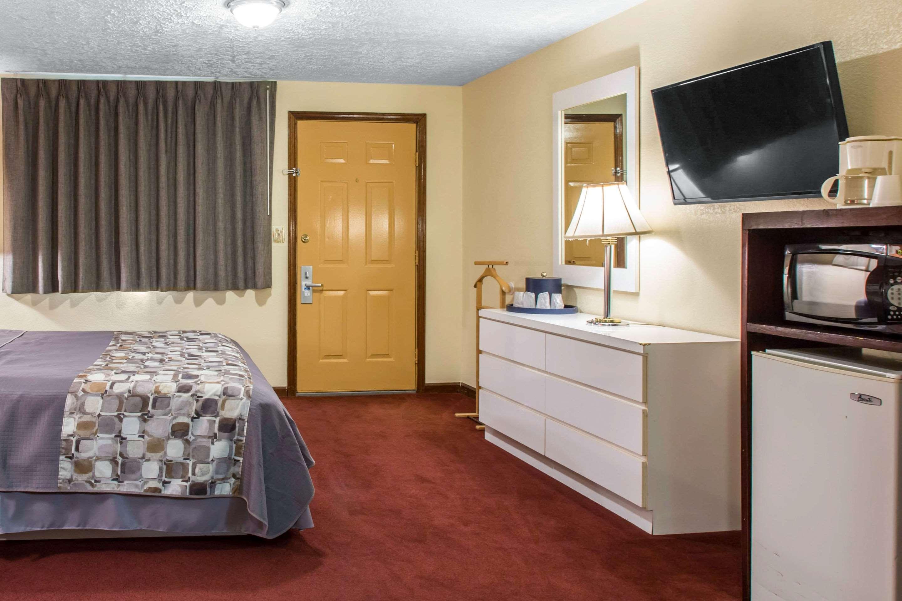 Rodeway Inn & Suites Branford - Guilford Екстер'єр фото