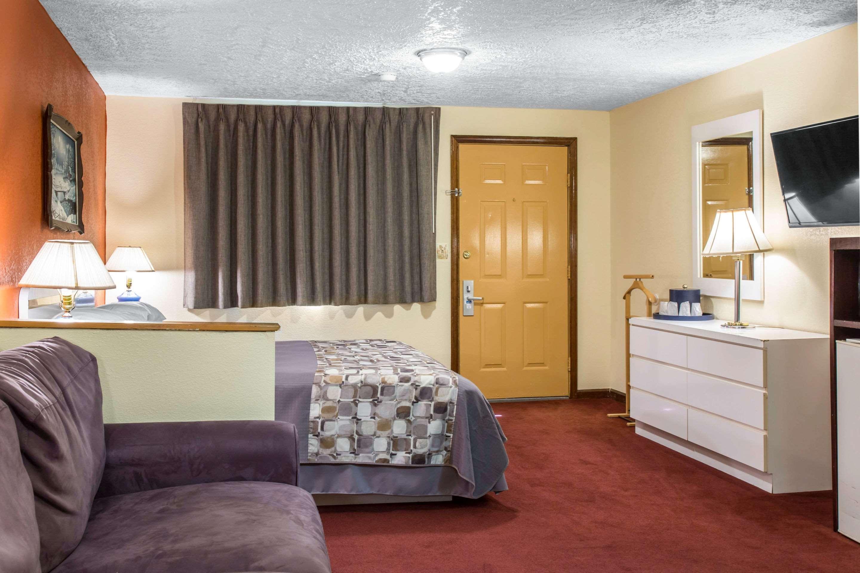 Rodeway Inn & Suites Branford - Guilford Екстер'єр фото